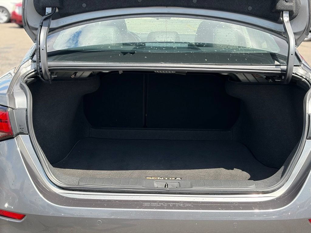 Used 2023 Nissan Sentra SR w/ SR Premium Package FWD image 9