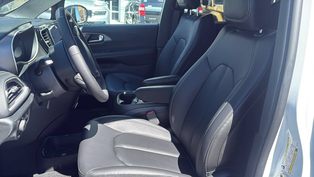 New 2027 Chrysler Pacifica Select AWD/4WD image 10