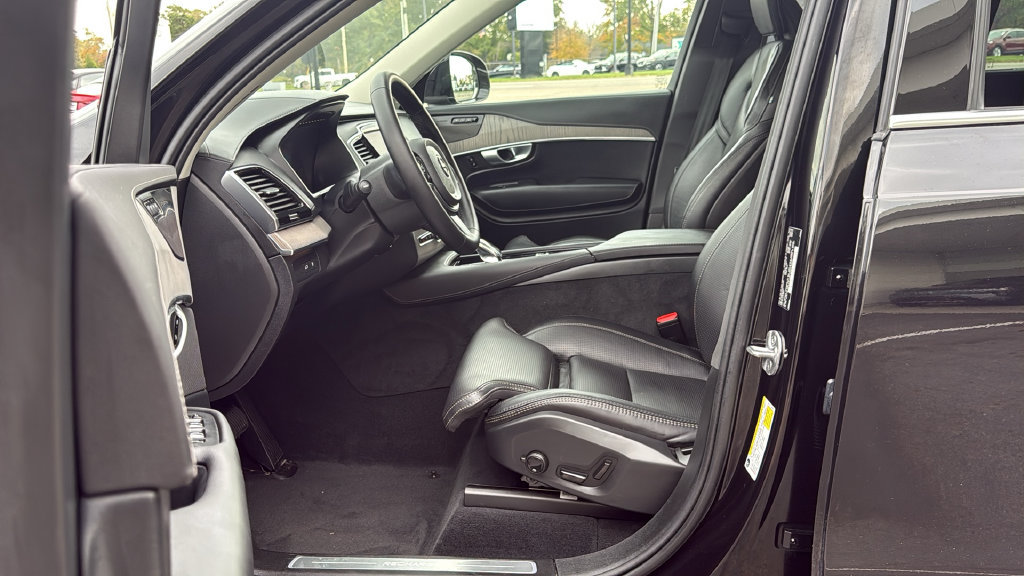Used 2024 Volvo XC90 T8 Ultimate AWD/4WD image 7
