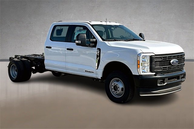 New 2026 Ford F350 XL image 2