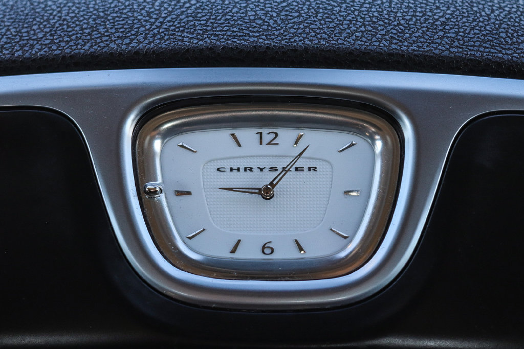 Used 2018 Chrysler 300 Limited AWD/4WD image 14