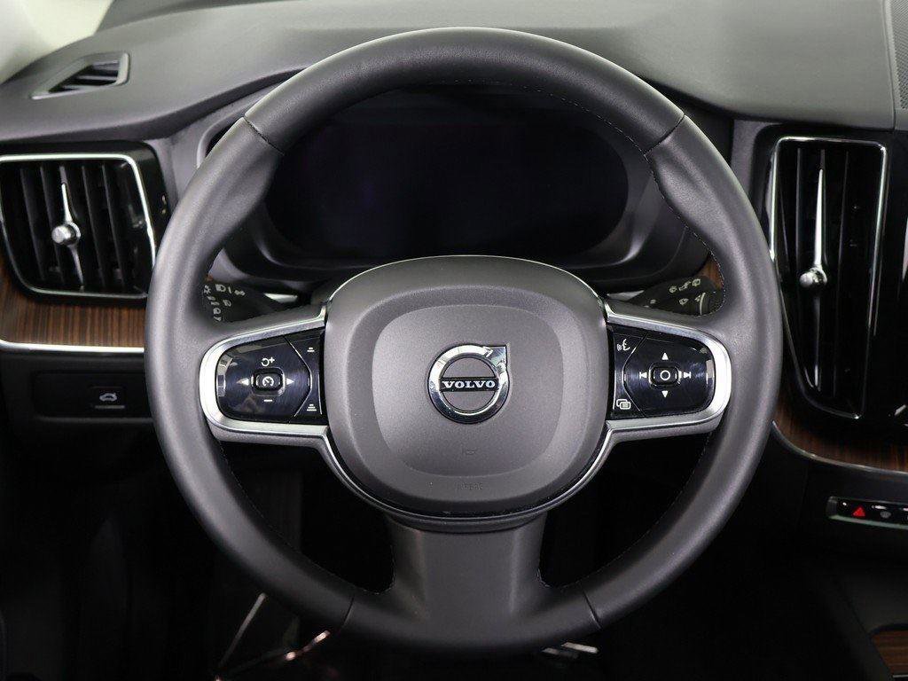 Used 2024 Volvo XC60 B5 Plus image 42