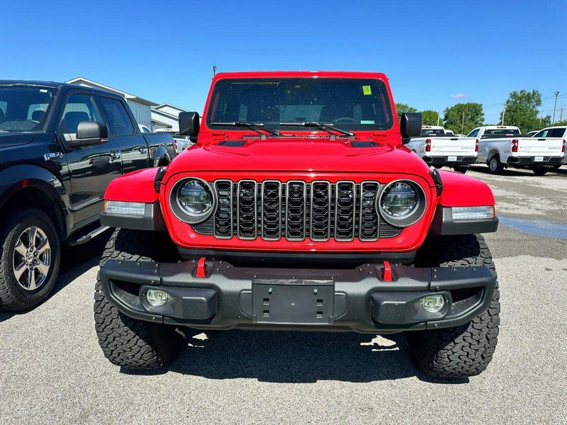 Used 2025 Jeep Wrangler Unlimited Rubicon AWD/4WD image 2