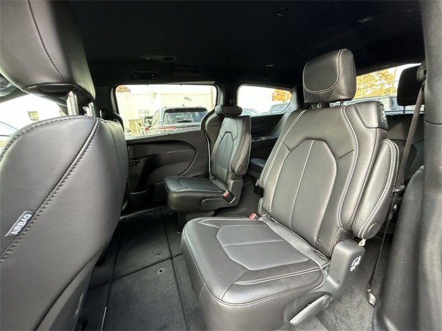 New 2026 Chrysler Pacifica Select AWD/4WD image 13