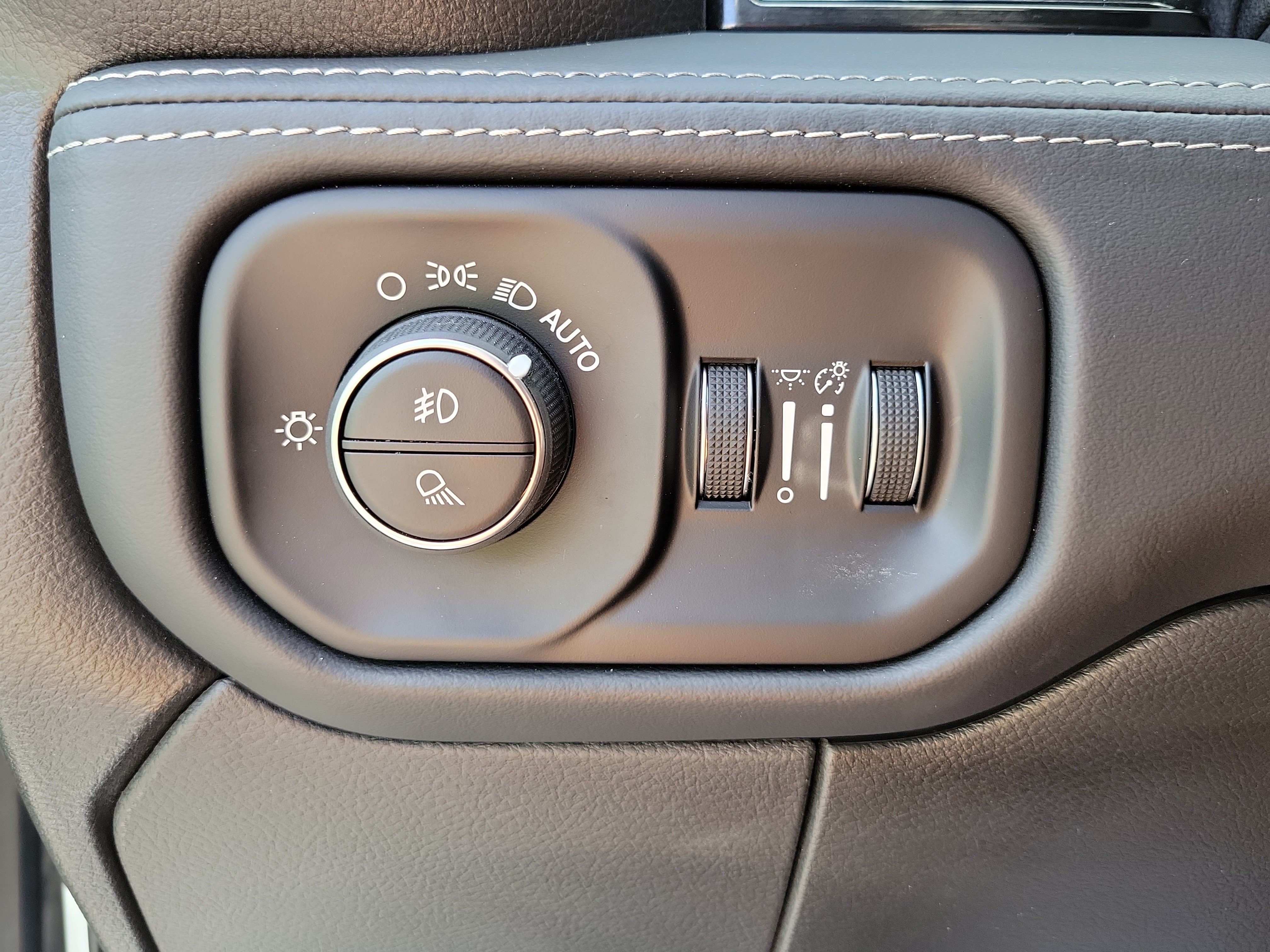 Used 2024 RAM 2500 Limited AWD/4WD image 28