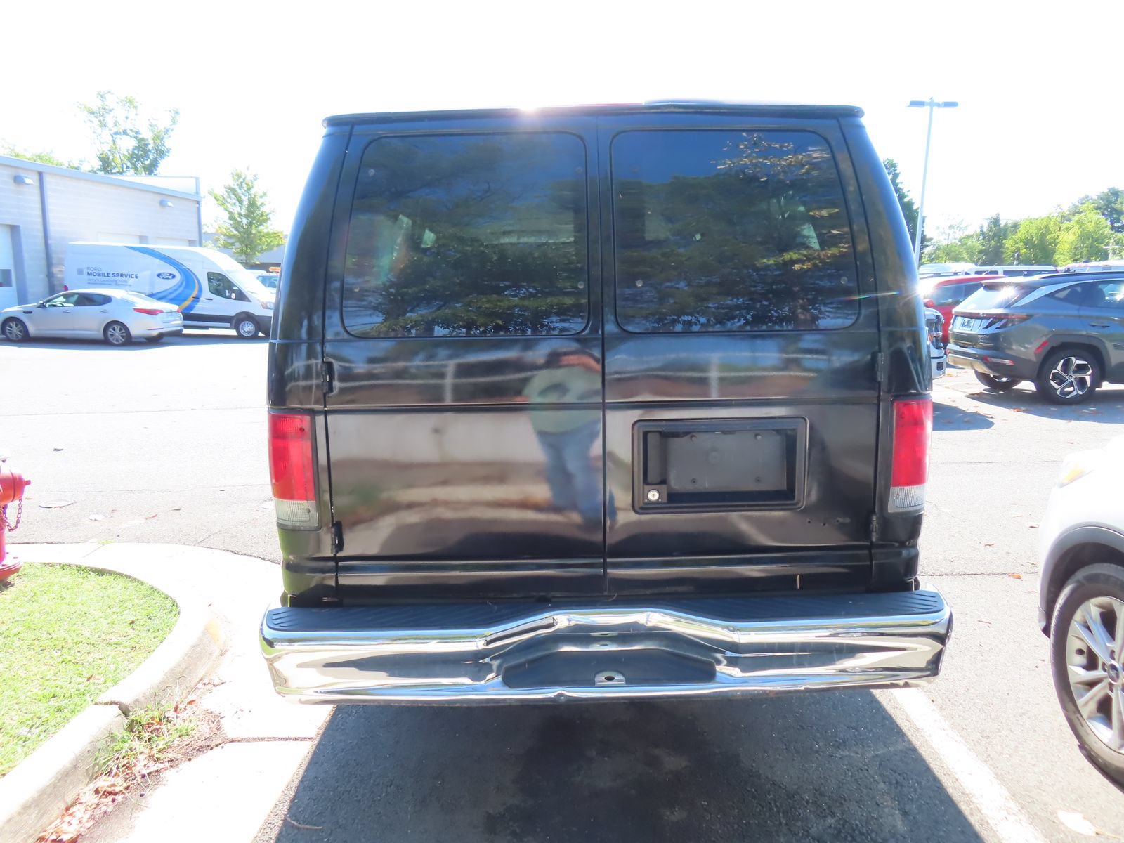 Used 2014 Ford E-350 and Econoline 350 XLT RWD image 6