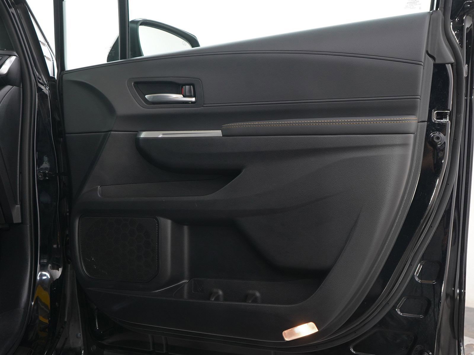 Certified 2025 Toyota Sienna XLE Woodland Edition AWD/4WD image 9