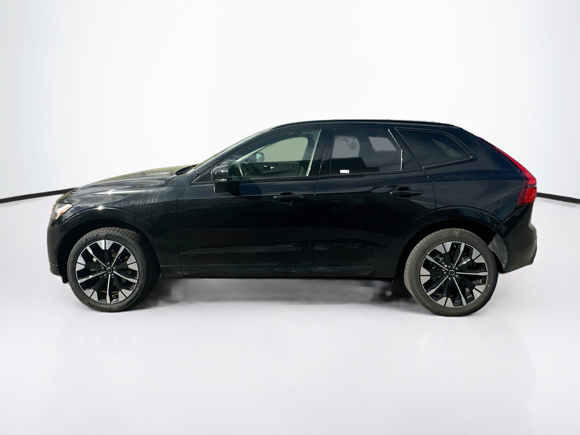 Used 2026 Volvo XC60 B5 Plus AWD/4WD image 4