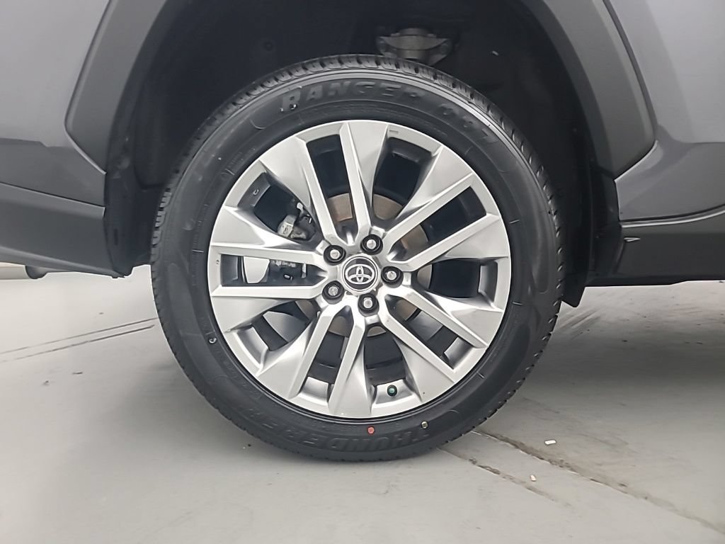 Used 2022 Toyota RAV4 XLE Premium AWD/4WD image 11