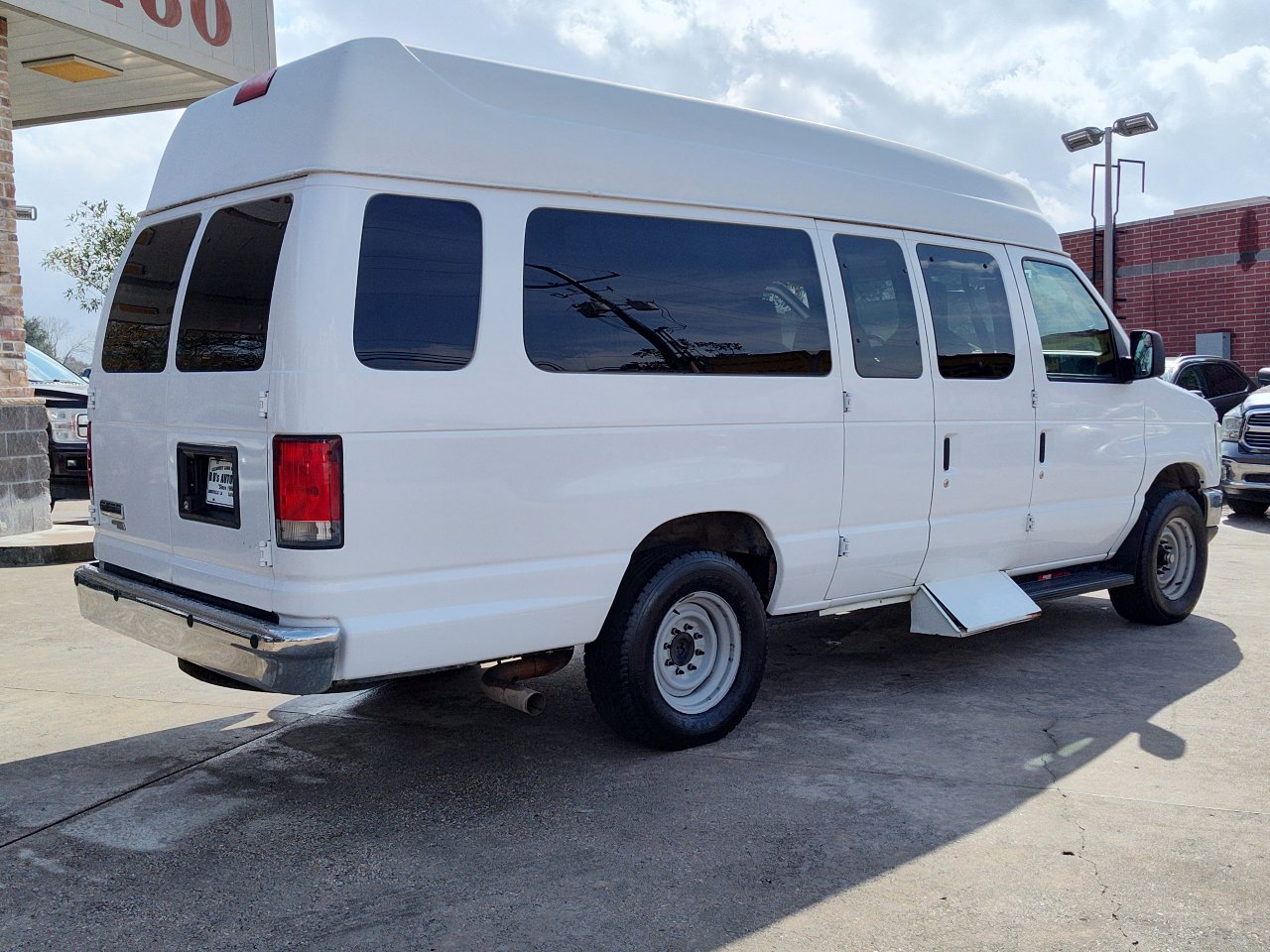 Used 2013 Ford E-250 and Econoline 250 Extended w/ Premium Van Group image 6