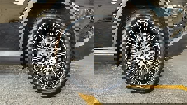 Used 2025 Mercedes-Benz GLC 300 4MATIC image 96