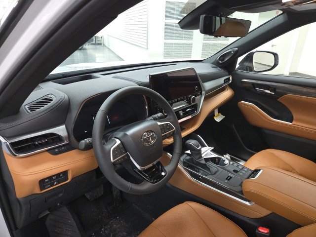New 2026 Toyota Highlander Platinum image 22