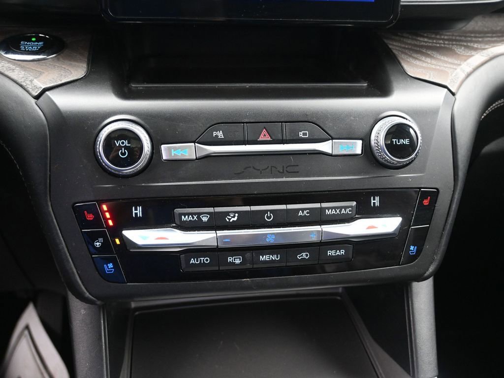 Used 2020 Ford Explorer Platinum AWD/4WD image 18