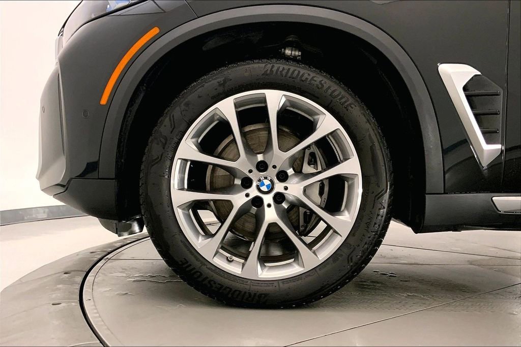 New 2026 BMW X5 xDrive40i w/ Premium Package image 9