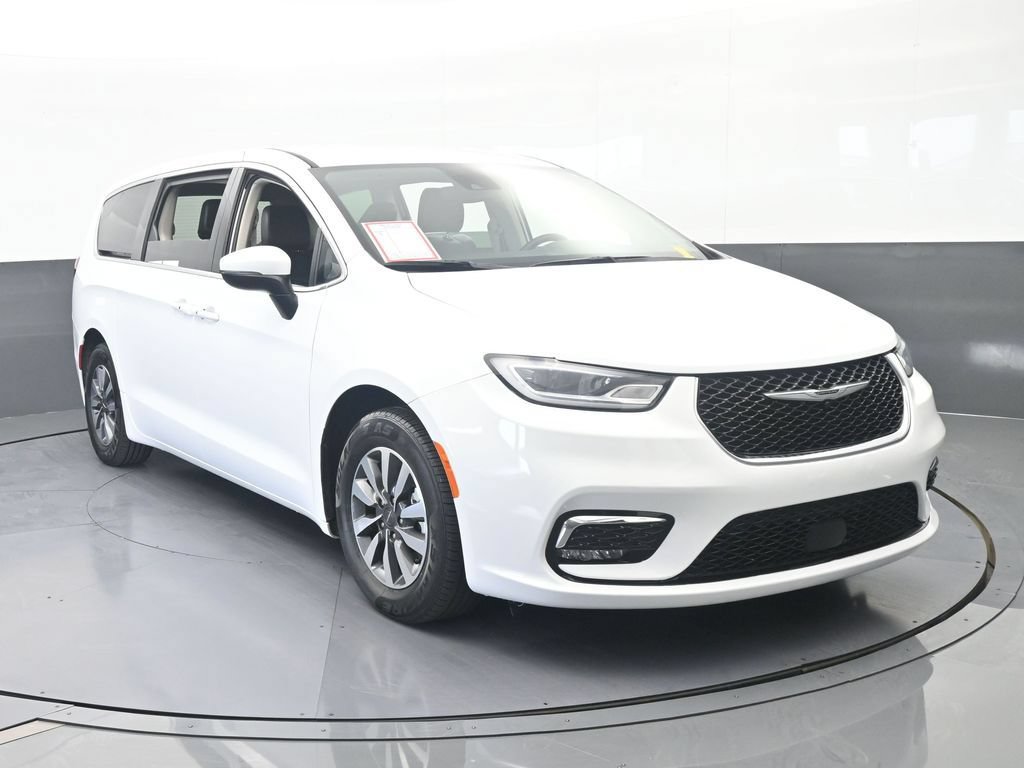 Used 2023 Chrysler Pacifica Touring-L FWD image 9