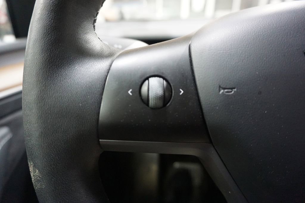 Used 2023 Tesla Model Y Long Range image 6