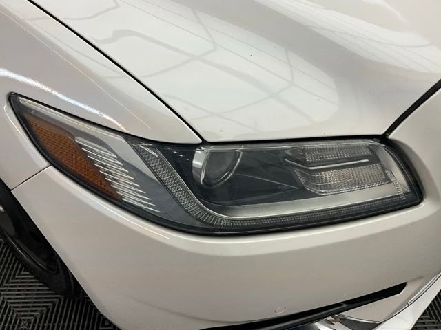 Used 2018 Lincoln Continental Reserve w/ Continental Climate Package image 17