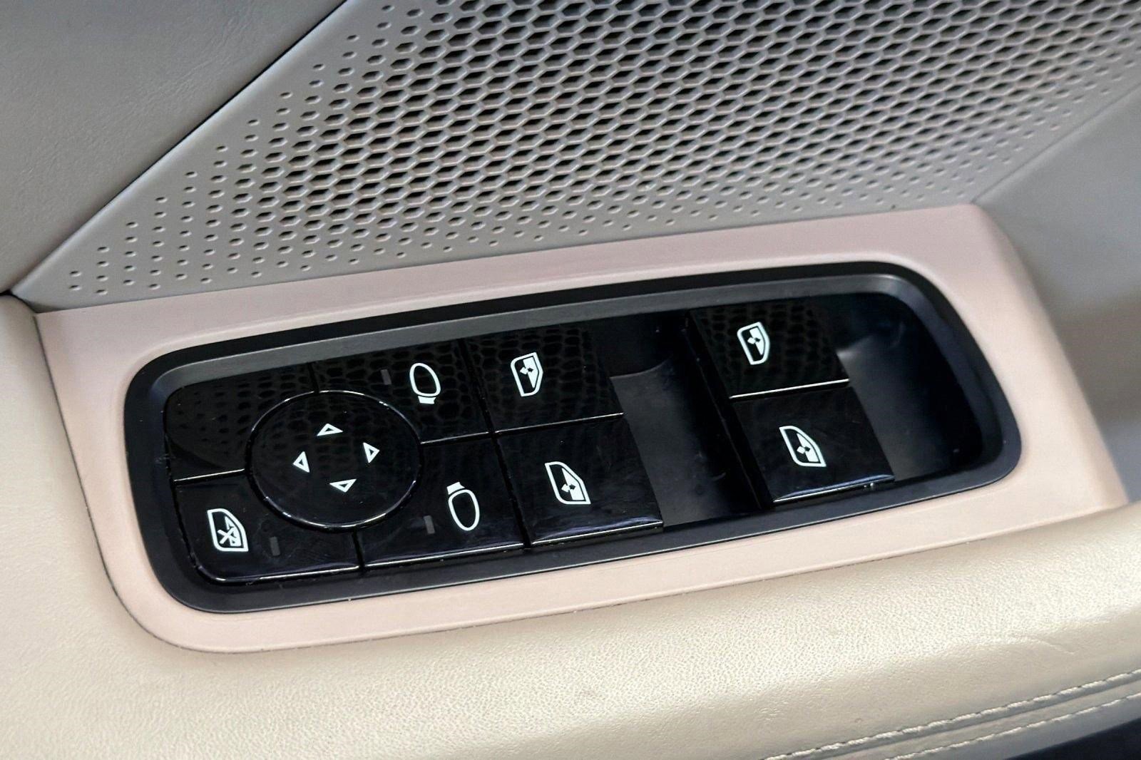 Used 2021 Porsche Taycan 4S image 11