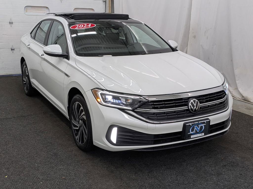 Used 2024 Volkswagen Jetta SEL image 17