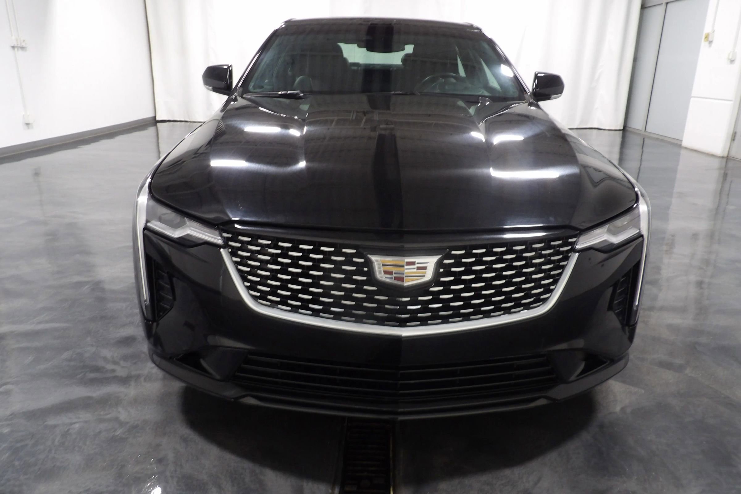 Used 2021 Cadillac CT4 Premium Luxury image 3