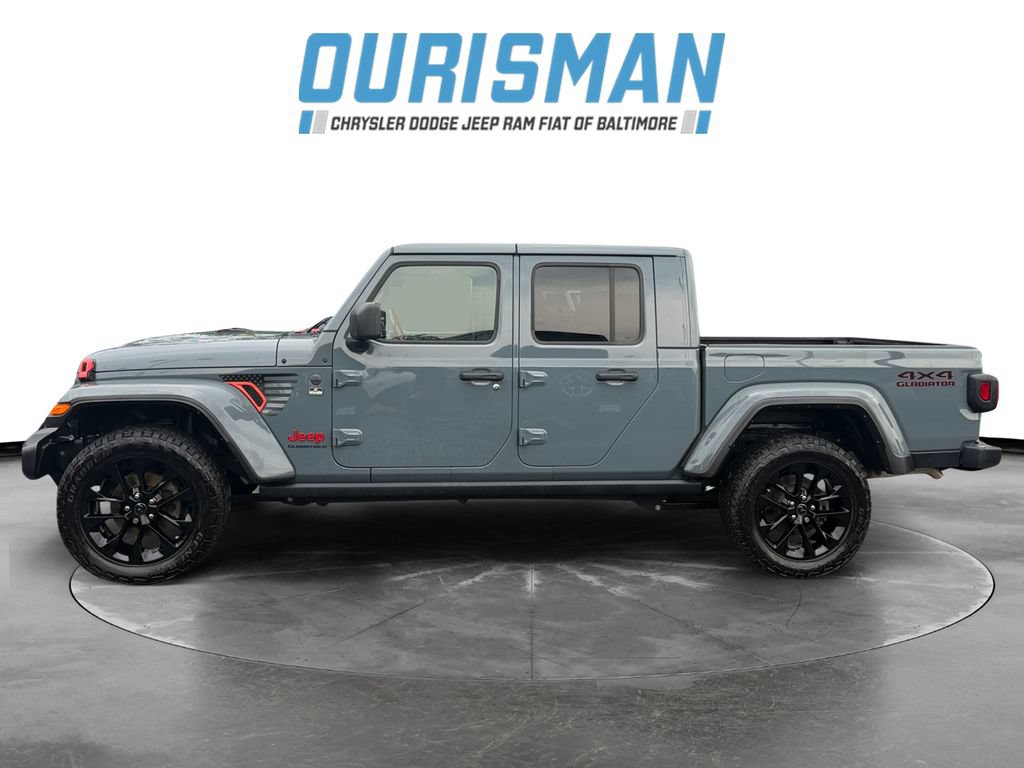 Used 2025 Jeep Gladiator Sport AWD/4WD image 3