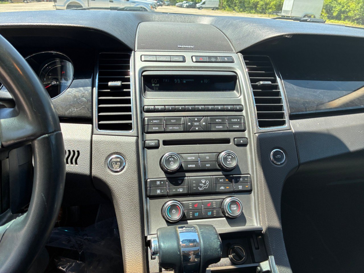 Used 2010 Ford Taurus Limited FWD image 17