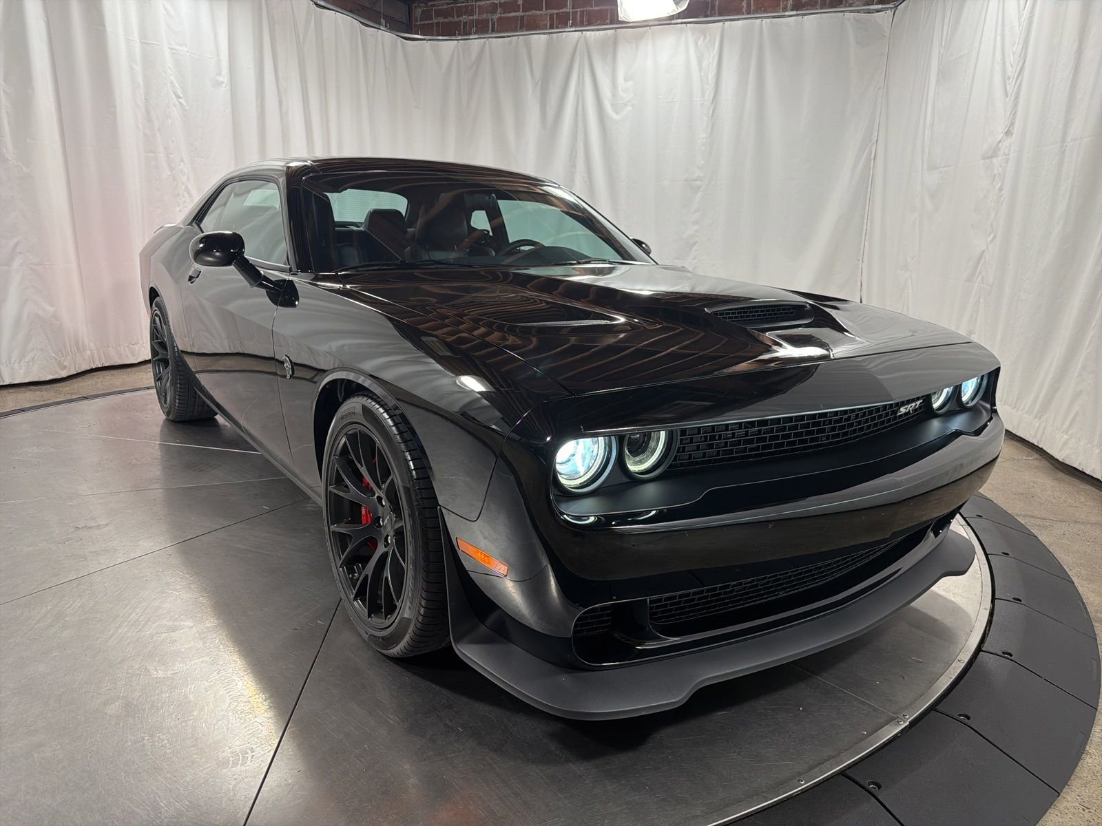 Used 2015 Dodge Challenger SRT Hellcat RWD image 14