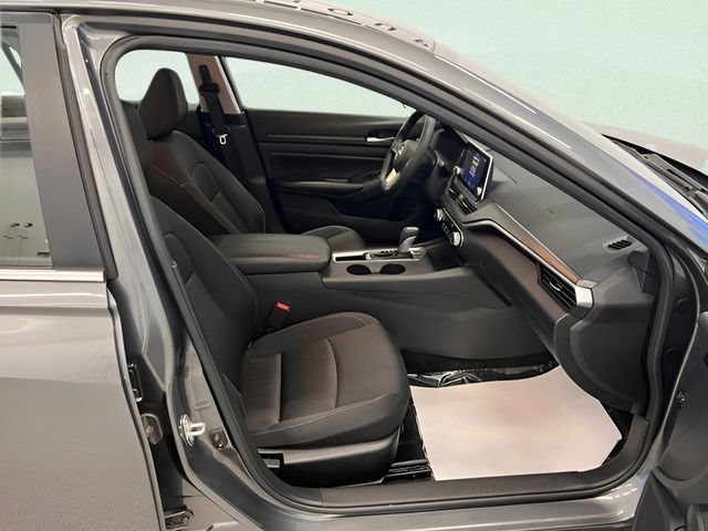 Used 2025 Nissan Altima 2.5 SV FWD image 10