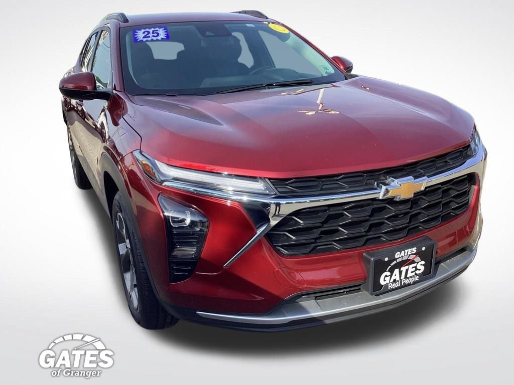 Used 2025 Chevrolet Trax LT w/ LT Convenience Package FWD image 1