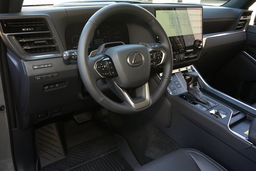 Used 2025 Lexus GX 550 image 9