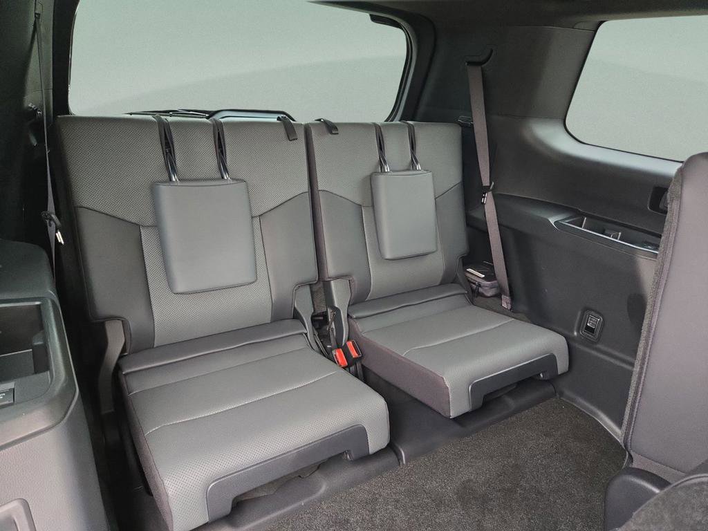 Used 2024 Lexus GX 550 w/ Accessory Package (2T) image 27