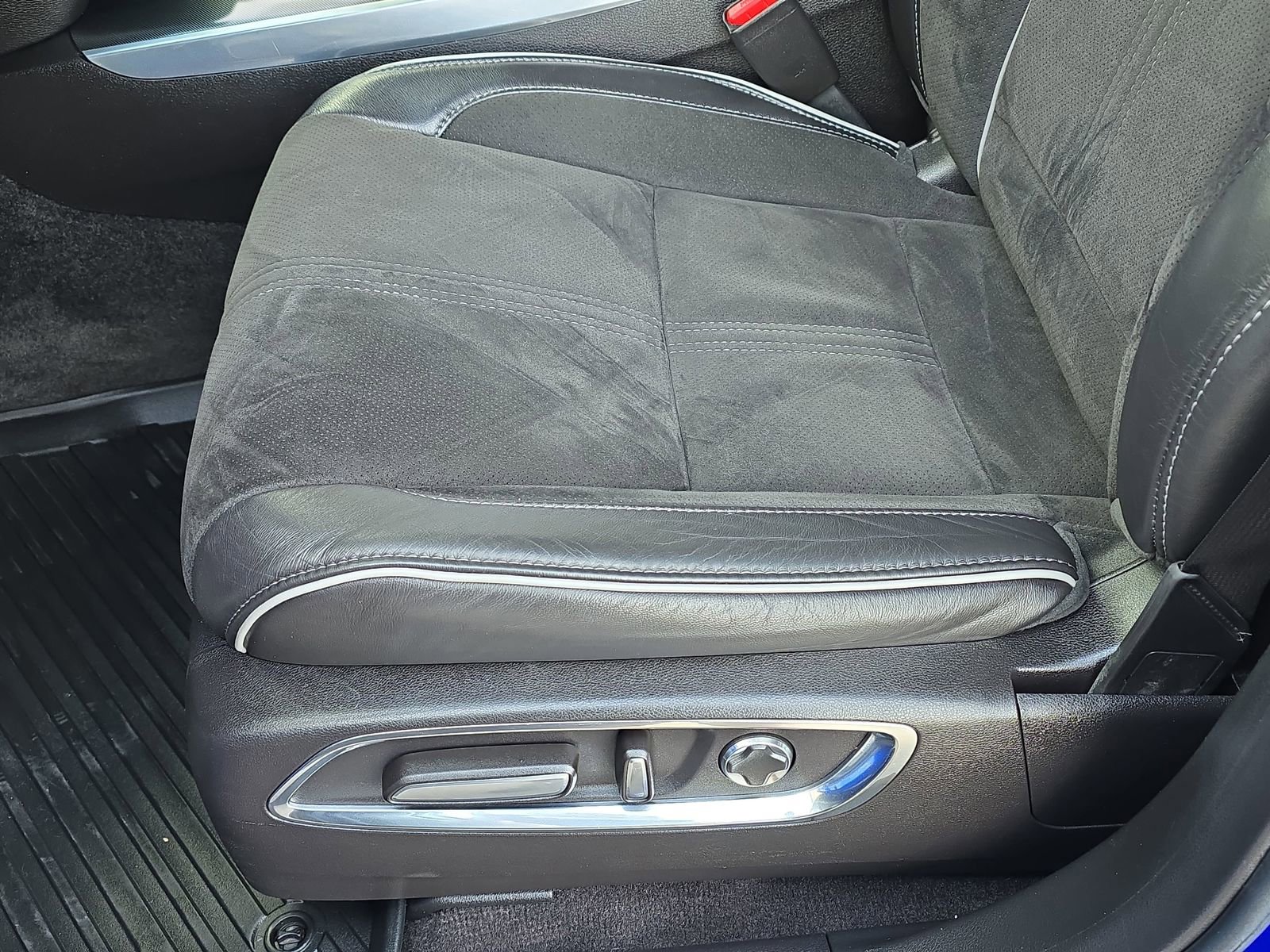 Used 2020 Acura MDX A-Spec image 30