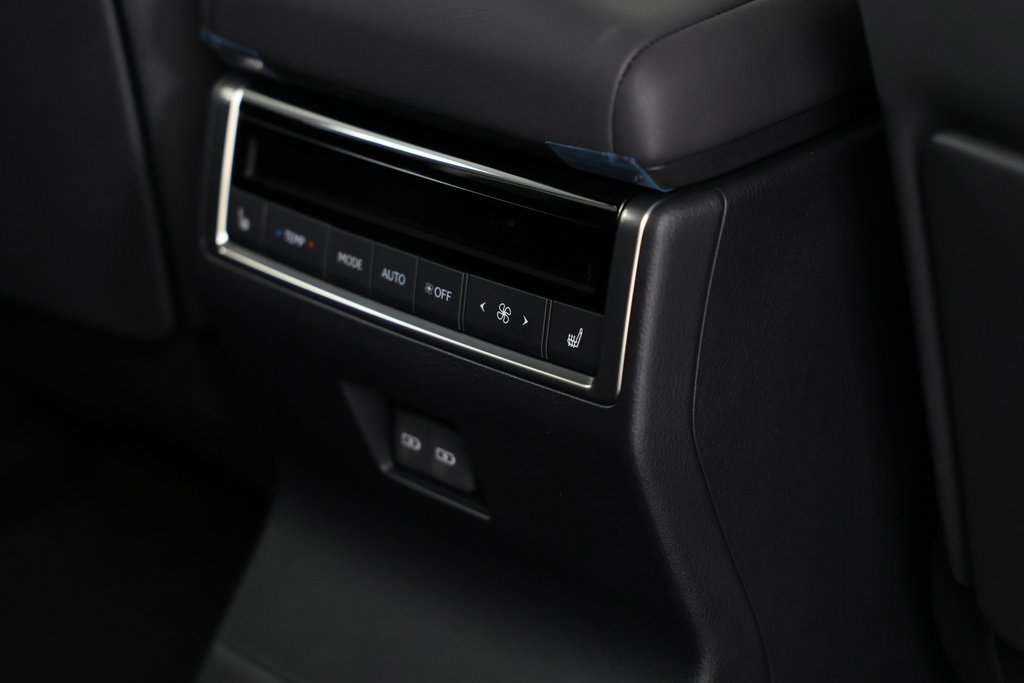 Used 2025 Lexus GX 550 w/ Accessory Package (Z1) image 12