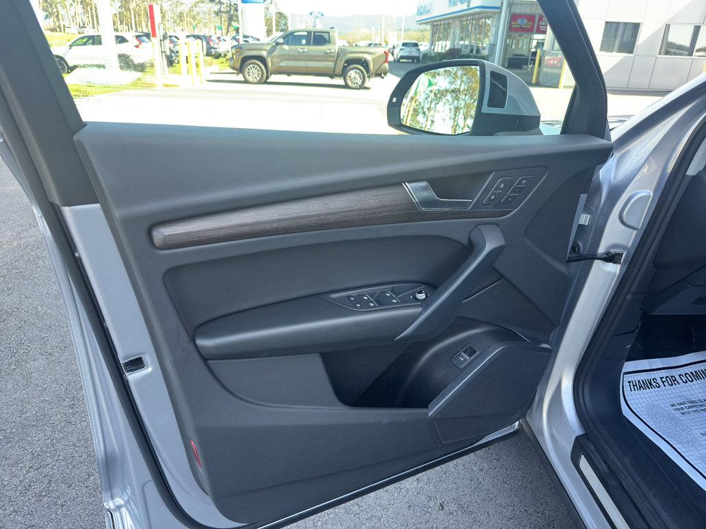 Used 2023 Audi Q5 2.0T Premium w/ Convenience Package image 6