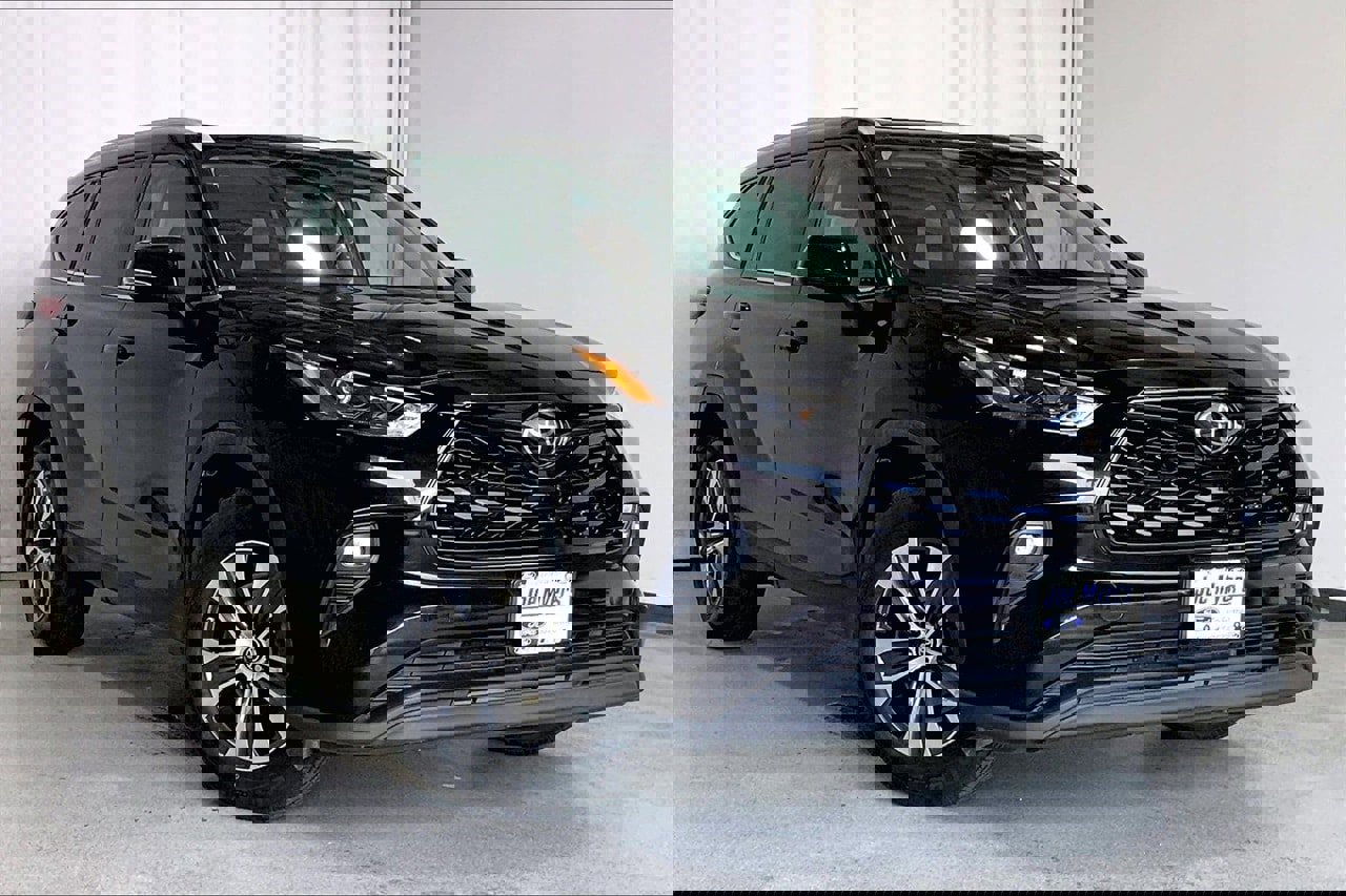 Used 2022 Toyota Highlander XLE image 1