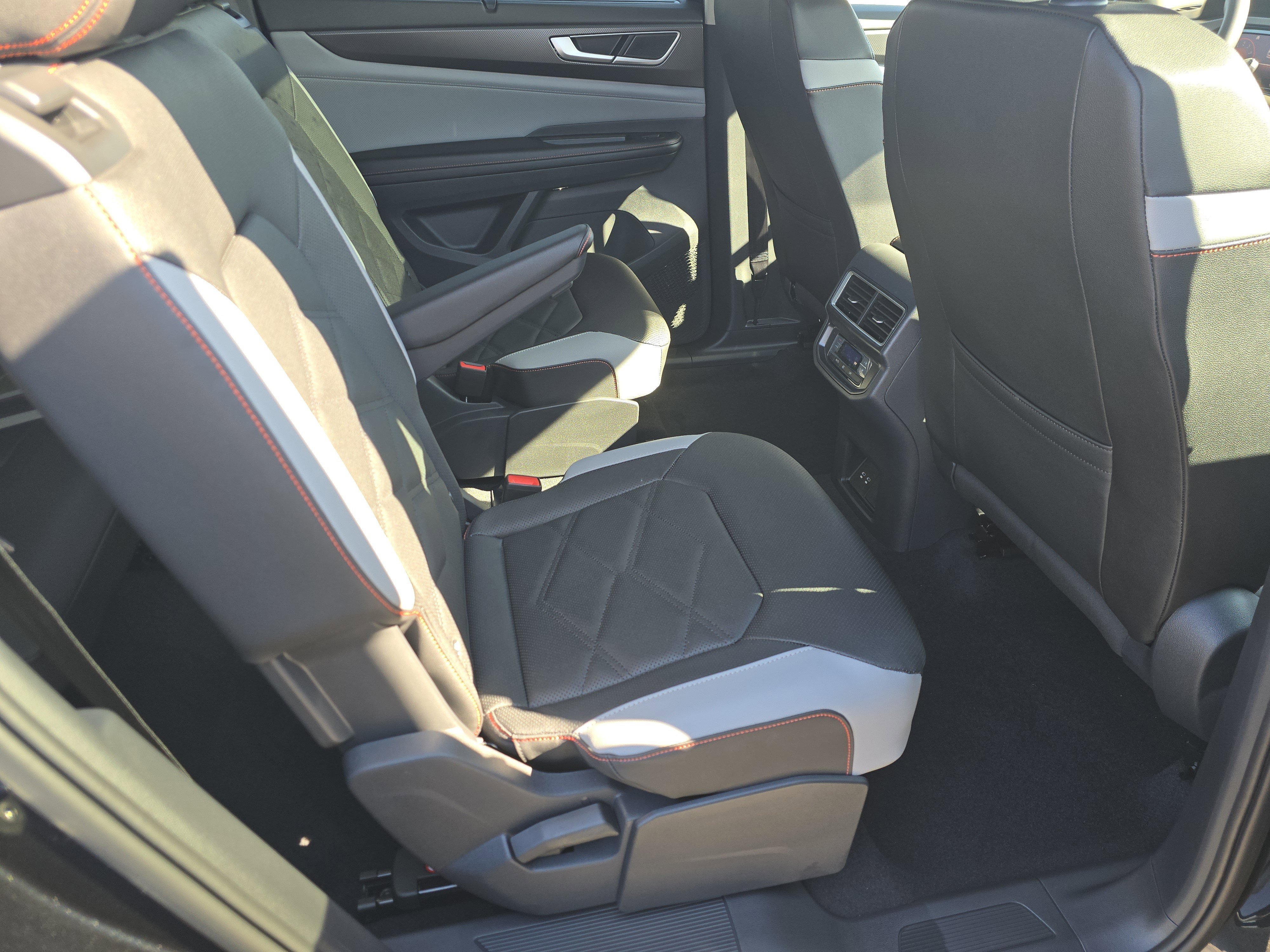 New 2026 Volkswagen Atlas Peak Edition image 16