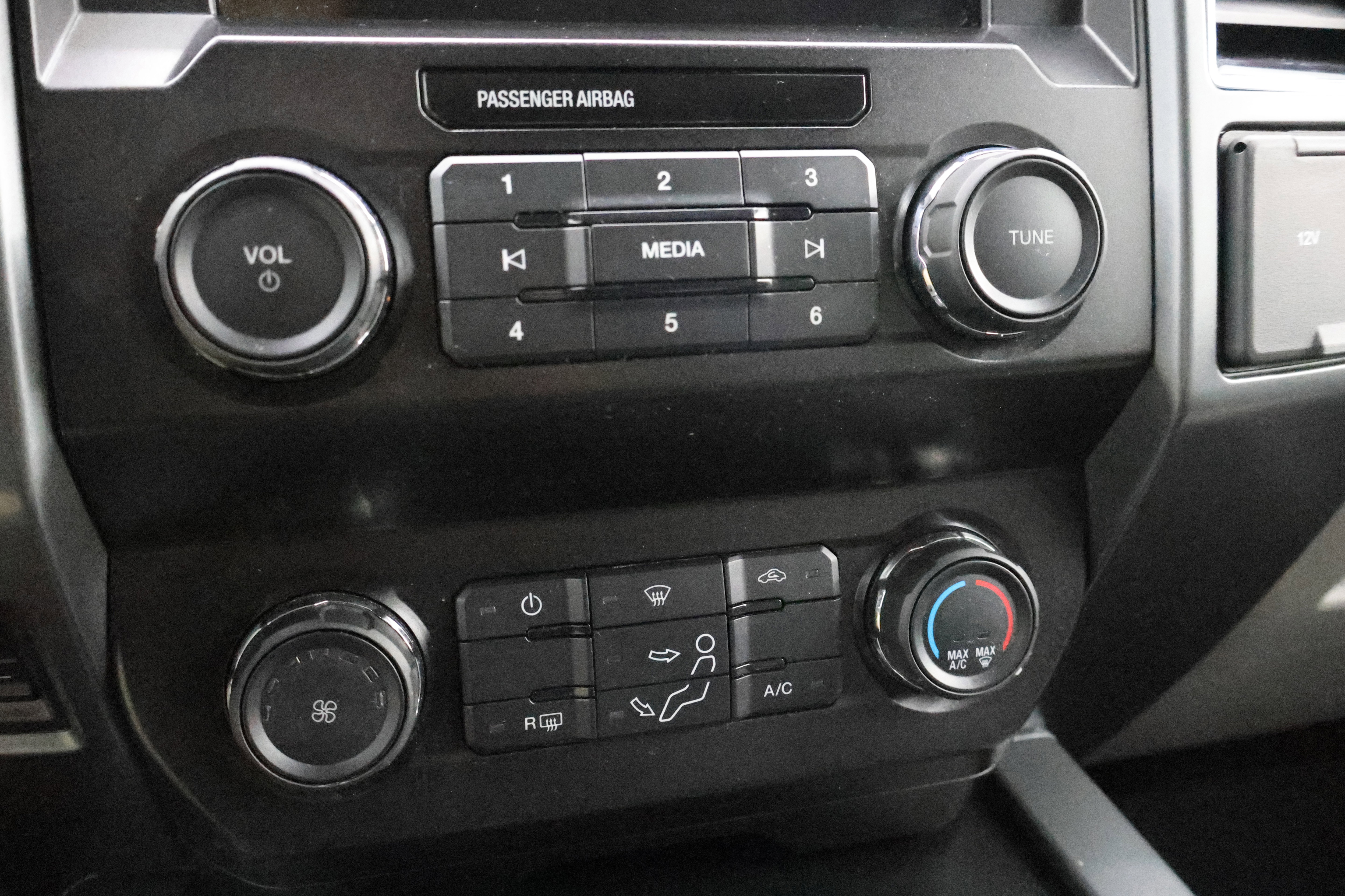 Used 2022 Ford F250 XLT w/ Black Appearance Package image 48