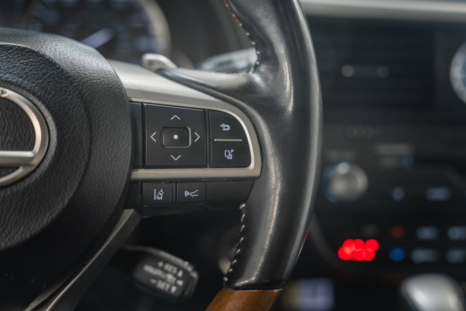 Used 2021 Lexus RX 350L Premium w/ Premium Package image 38