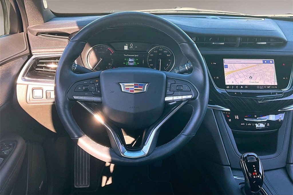 Used 2025 Cadillac XT6 Premium Luxury image 5