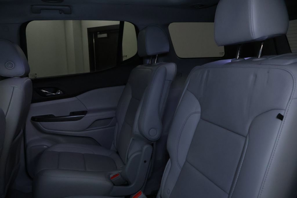 Used 2021 GMC Acadia SLT w/ LPO, Floor Liner Package image 16