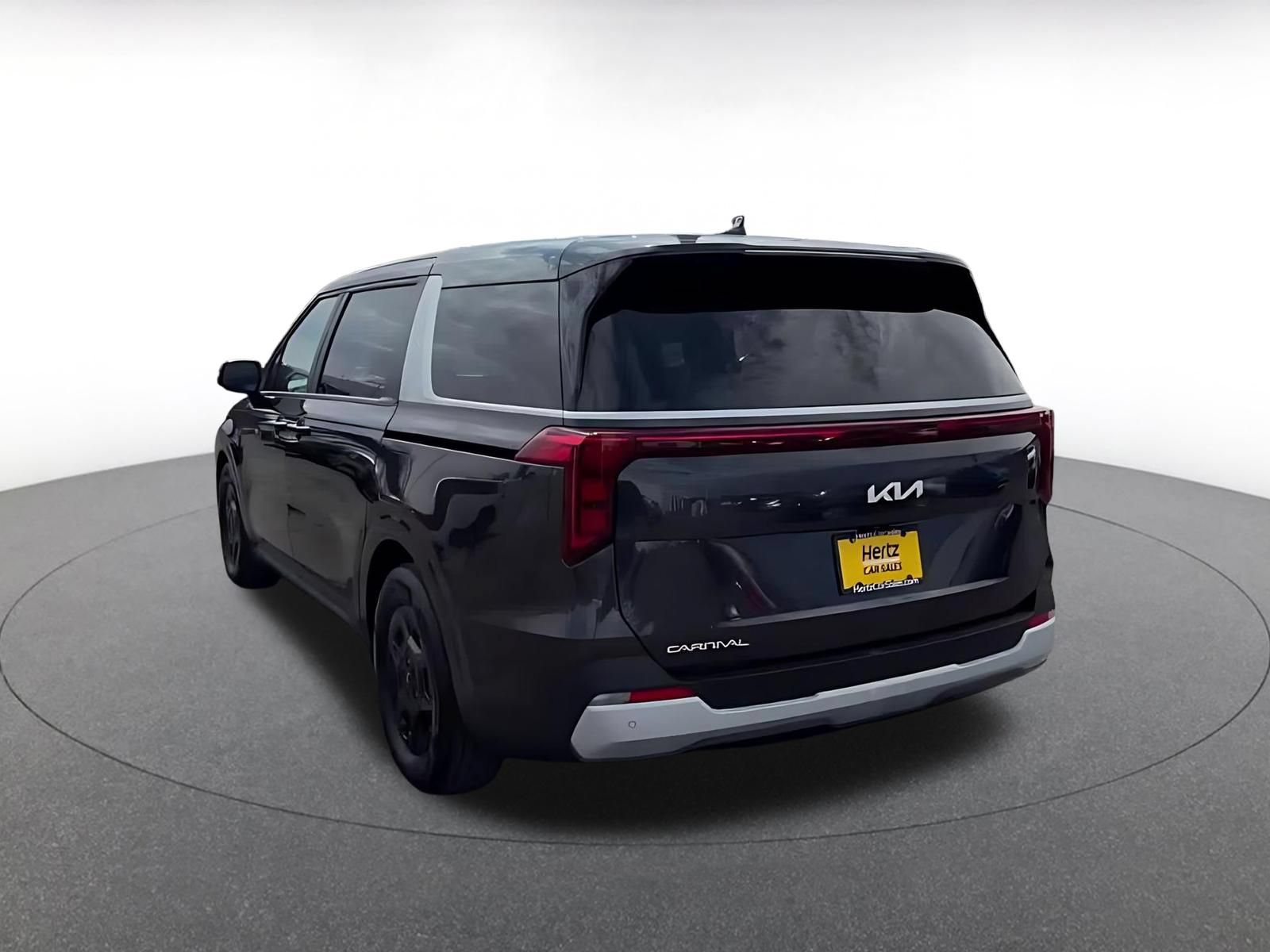 Used 2026 Kia Carnival FWD image 11