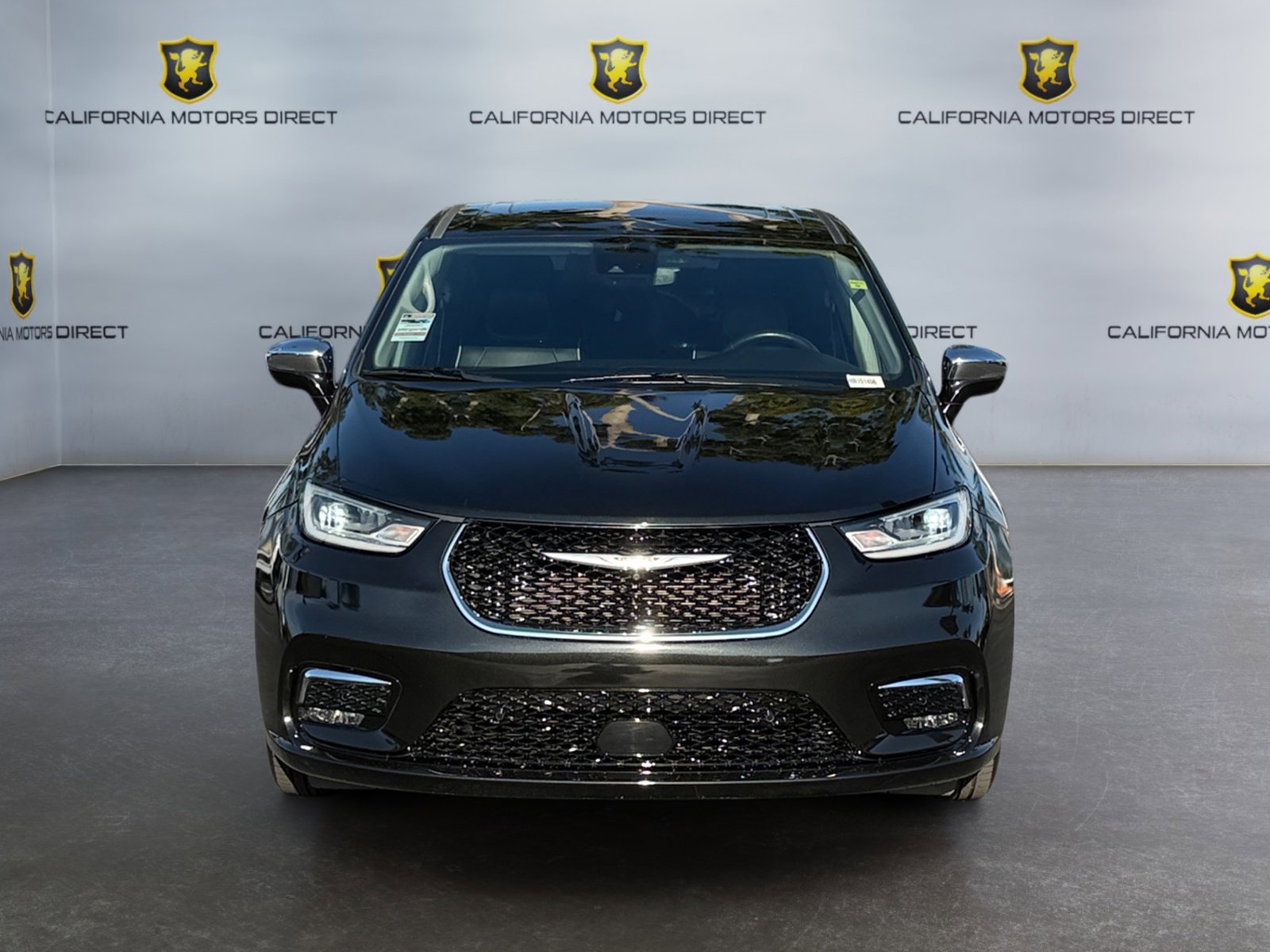 Used 2022 Chrysler Pacifica Limited w/ Uconnect Theater Family Group image 8