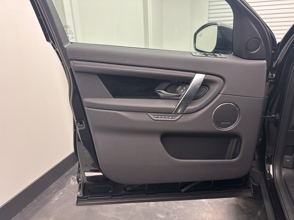 Used 2025 Land Rover Discovery Sport S image 16
