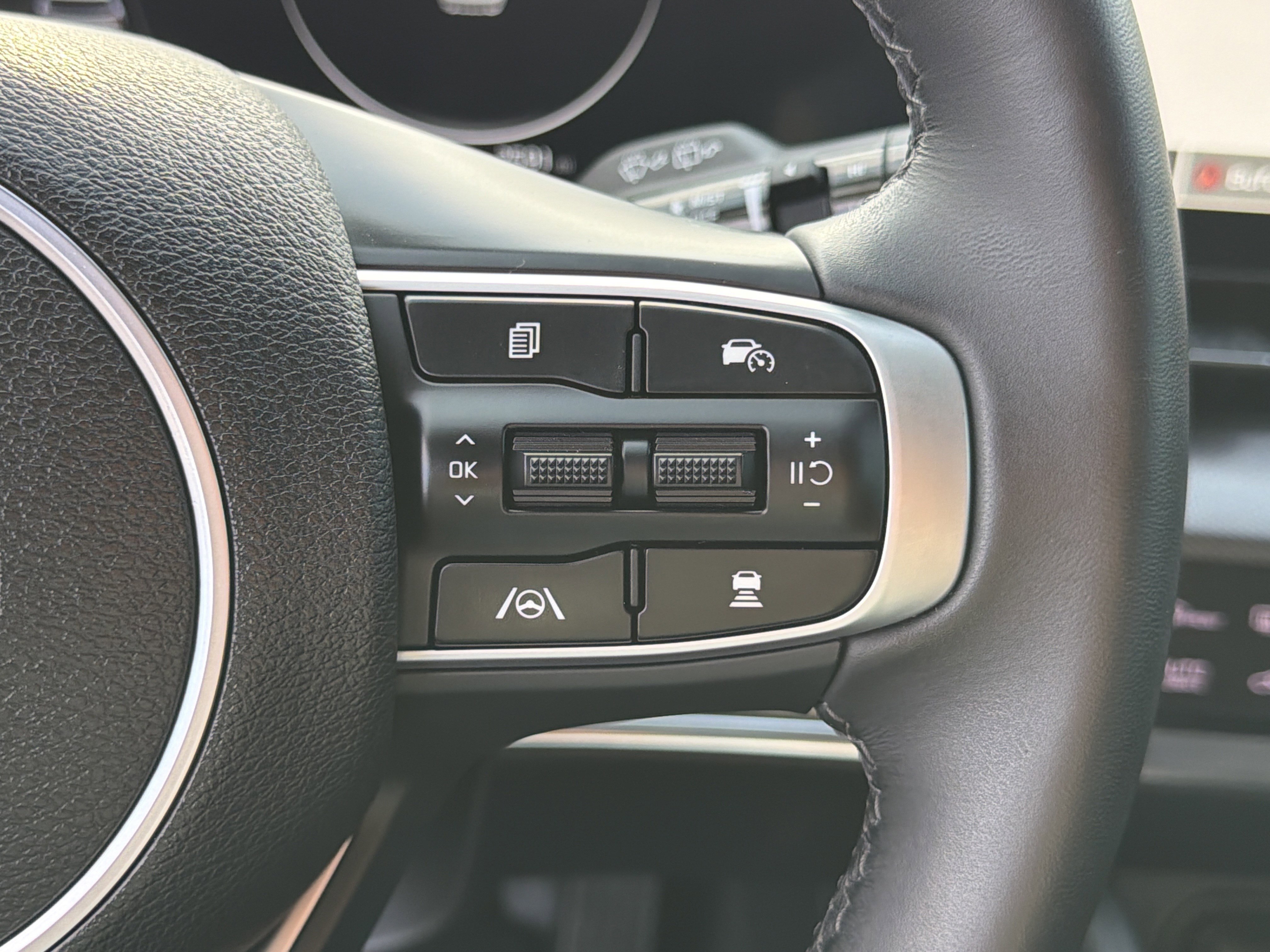 Used 2024 Kia Sportage SX image 25