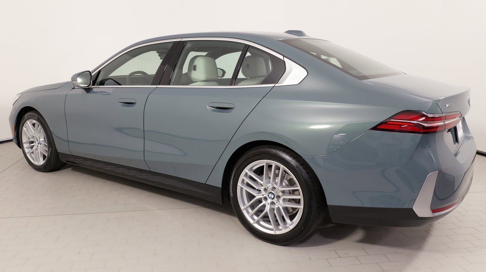 Used 2024 BMW 530i xDrive image 16