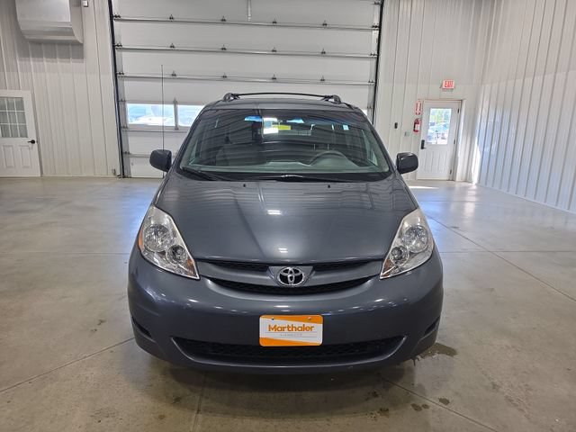 Used 2007 Toyota Sienna LE w/ LE Pkg 2 FWD image 3