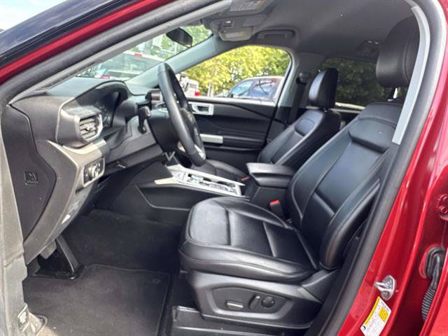 Used 2023 Ford Explorer XLT w/ Equipment Group 202A AWD/4WD image 28