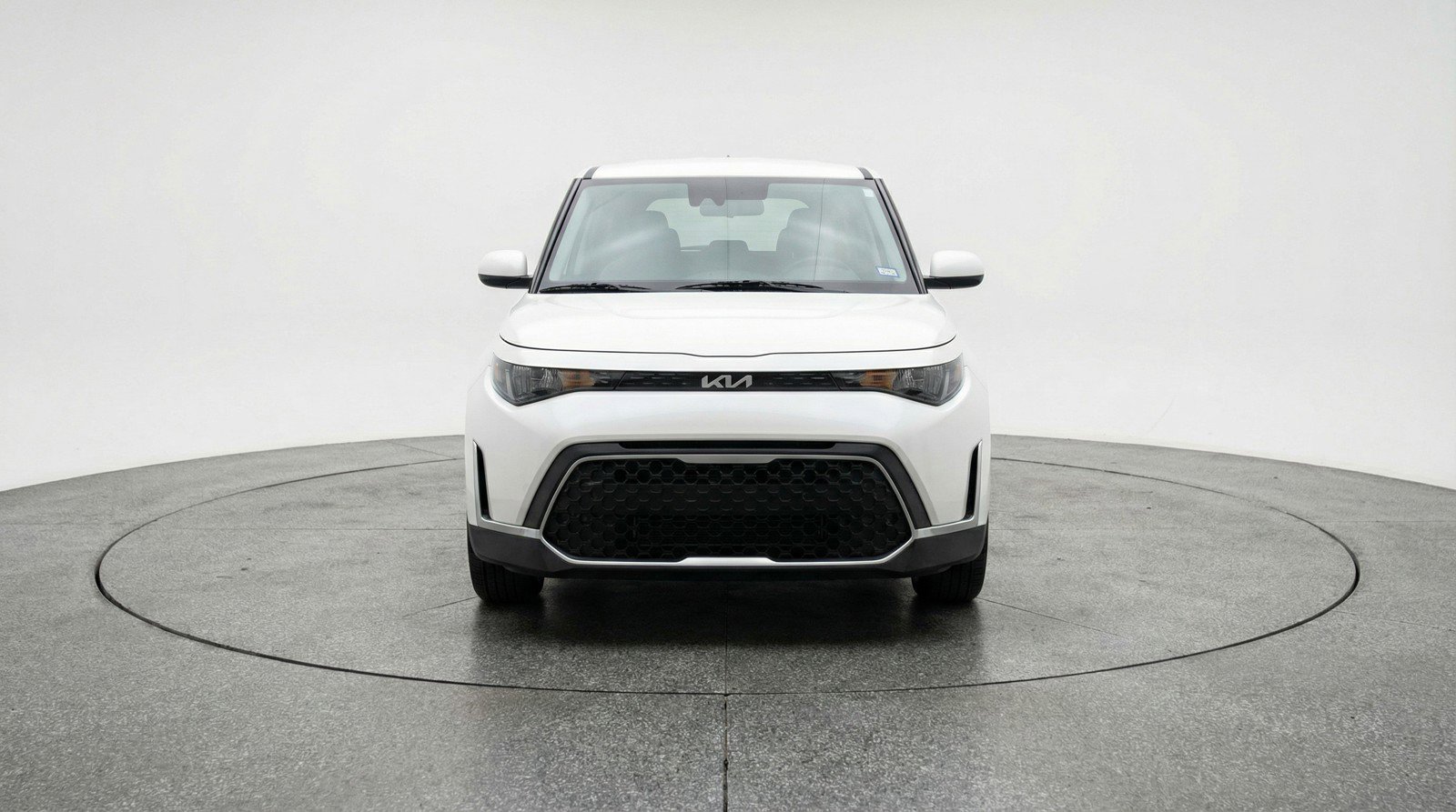 Used 2025 Kia Soul LX w/ LX Technology Package image 2