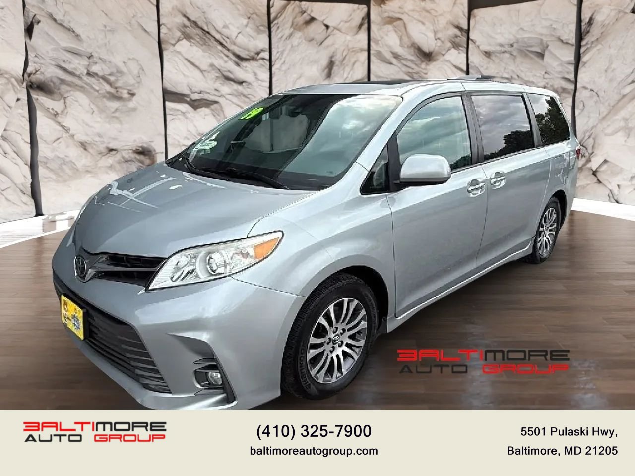 Used 2019 Toyota Sienna XLE Premium FWD image 1