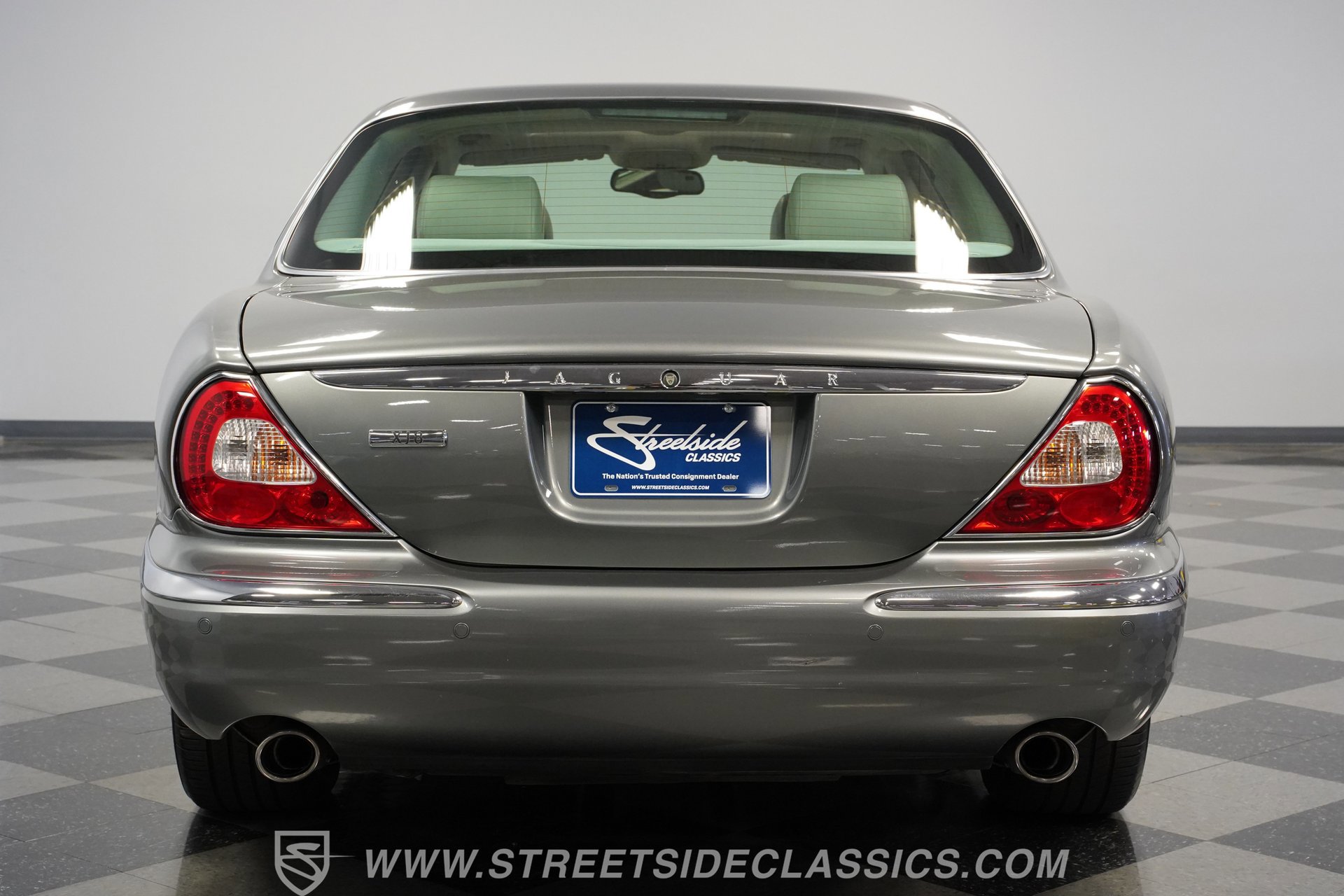Used 2004 Jaguar XJ8 image 10